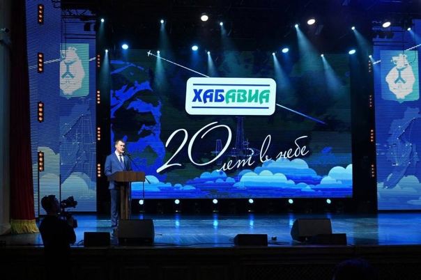 Губернатор Михаил Дегтярев поздравил компанию Хабаровские авиалинии с 20-летием и наградил ее лучших сотрудников
