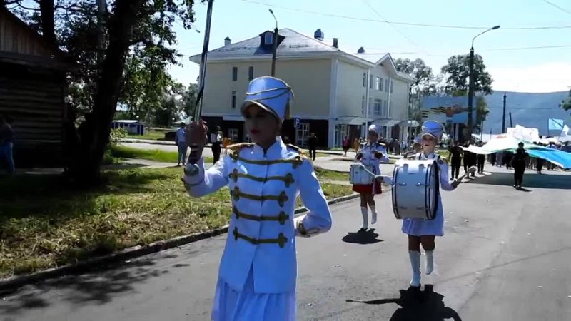 Шествие нижнеамурцев в День города.174-я годовщина со дня основания г. Николаевска-на-Амуре