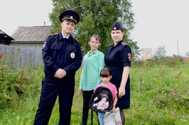 В Николаевском районе сотрудниками полиции организована акция ПОМОГИ ПОЙТИ УЧИТЬСЯ